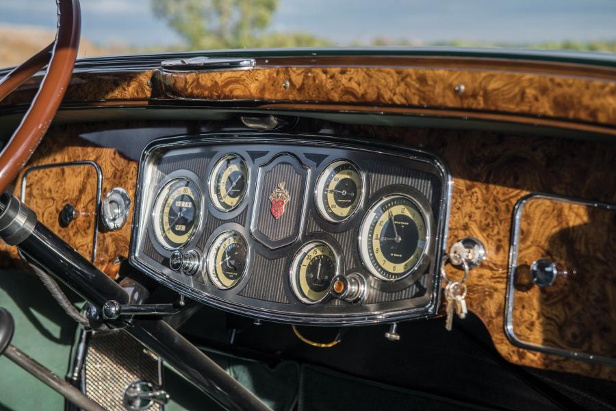 Панель приборов Packard Super Eight Coupe Roadster 1934 года  (фото 7 из 38)
